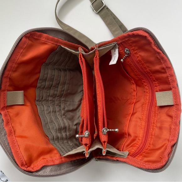 Baggallini Tan Crossbody Bag 2 Way StrapTravel - Picture 6 of 13